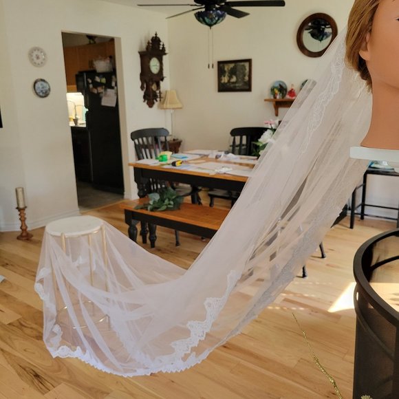 Vintage Lace Wedding Veil - Picture 4 of 5